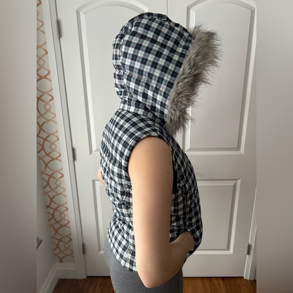 Aeropostale Jackets & Blazers - Aeropostale Kids/Women’s Checkered Hooded Vest with Faux Fur